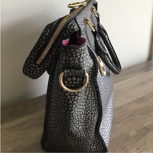 Chic Black and Gold Women's Satchel - Picture 4 of 5